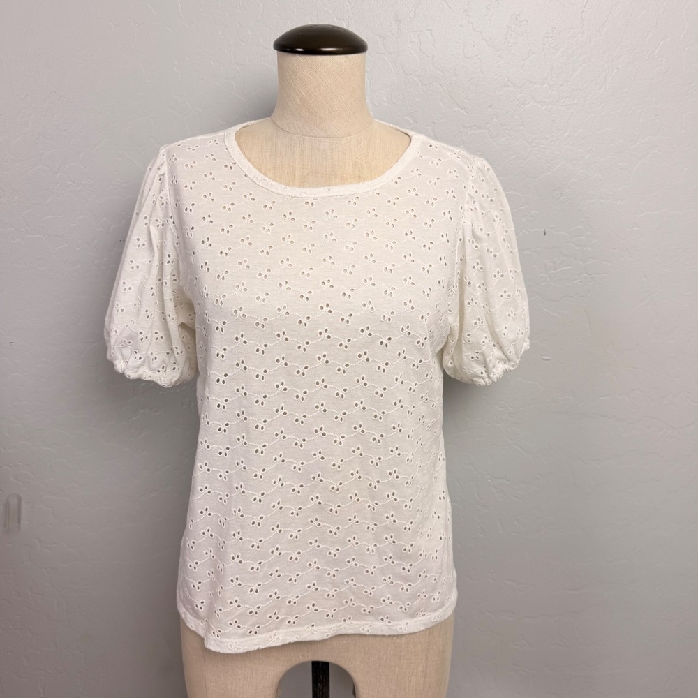 CeCe Womens White Eyelet Puff Sleeve Blouse Top Size M Crew Neck Cotton Blend